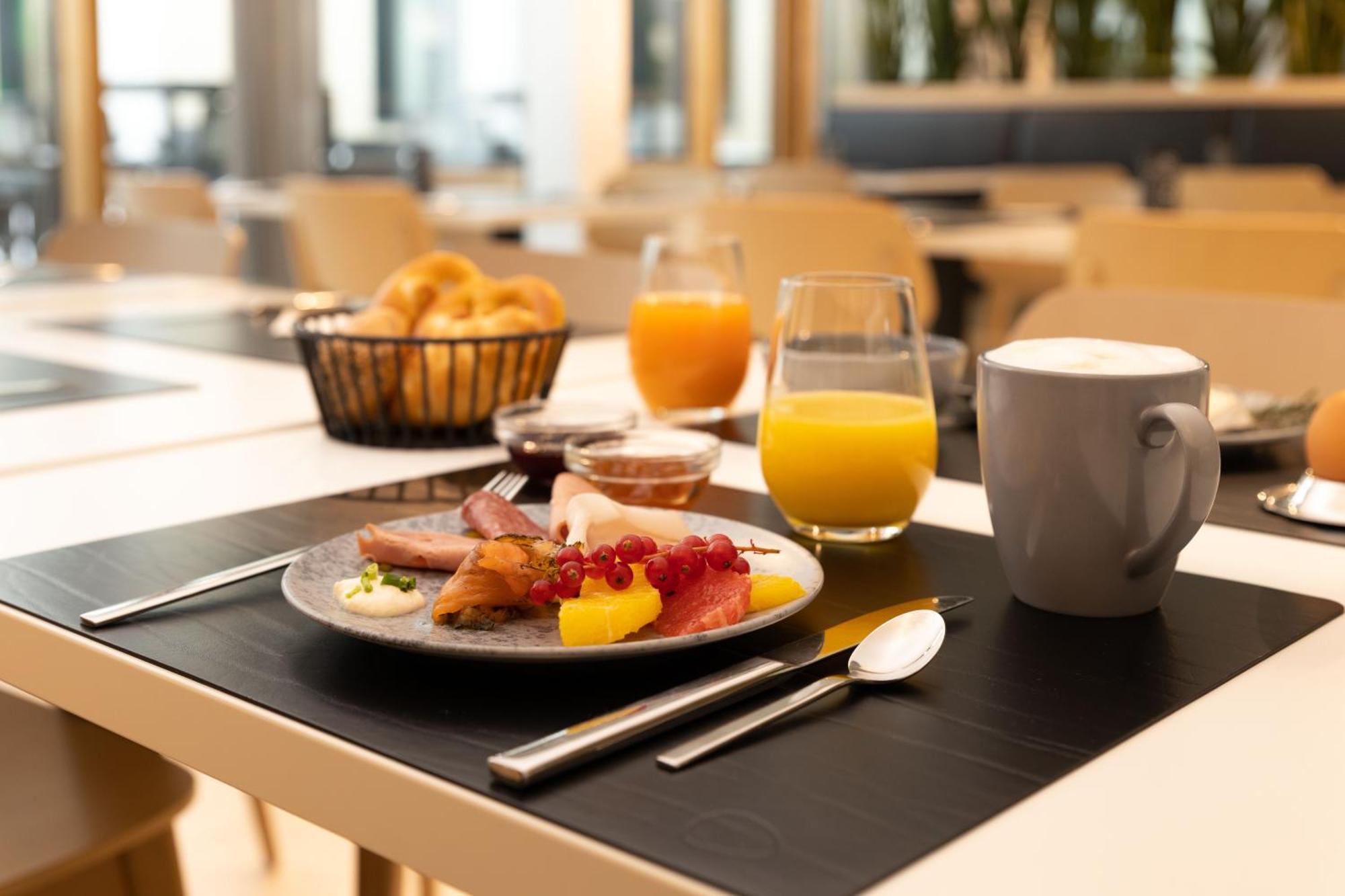 Dekra Congresshotel Wart Altensteig Bagian luar foto